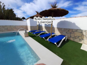 Chalet con piscina compartido Solo Familia